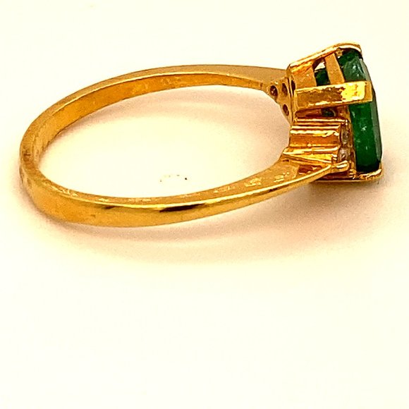 Emerald 1.30ct Diamonds 22K Gold Multistone Ring - Picture 5 of 8